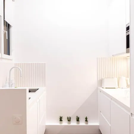 Apartment Guestready: Designer In The Heart Of Marais